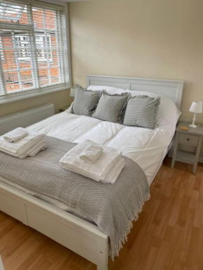 Fantastic Two Bedroom Courtyard Apartment